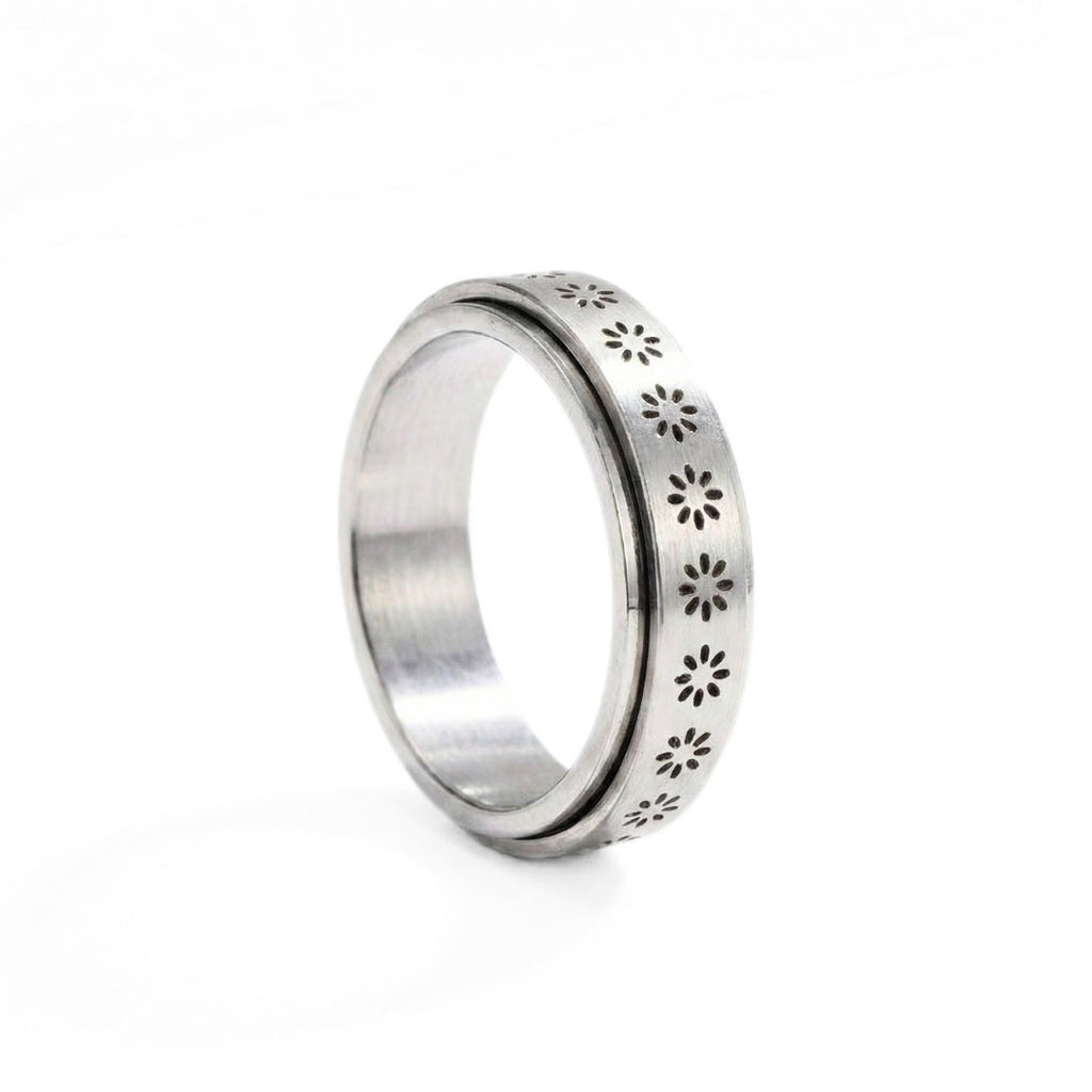 Tārā Spinning Ring